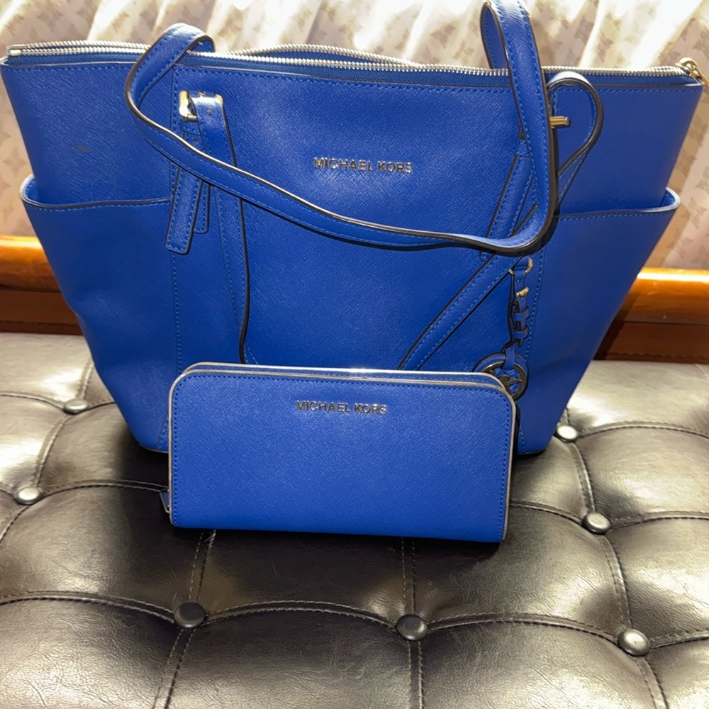 MICHAEL Michael Kors Jet Set Saffiano Leather Top-Zip Tote and wallet